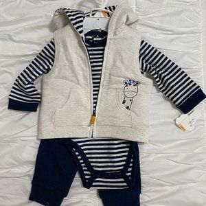 Little boys outfit with giraffe
